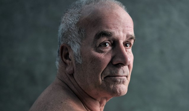 De foto's en bijbehorende verhalen geven een indrukwekkend beeld van de kwetsbaarheid en de (veer)kracht van patiënten met kanker (foto: Jonathan Lai).