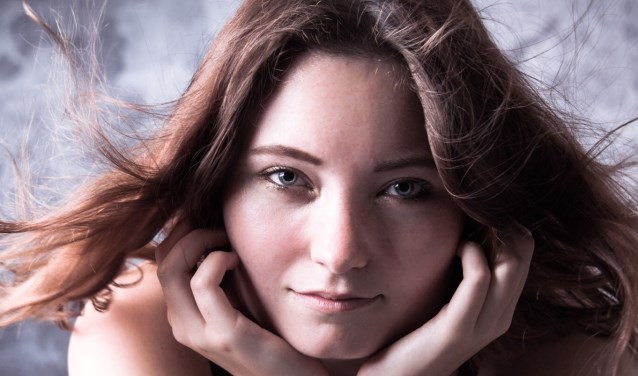 Suzanne Sanders is een song/writer uit Zoetermeer en schrijft haar eigen liedjes. Foto: pr