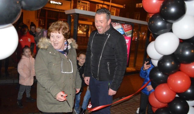 De opening werd verricht door de moeder van Dave.