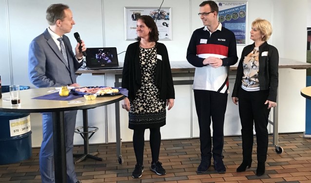 Installatie van de werkgroepleden door wethouder Rouwendal tijdens een feestelijke bijeenkomst (foto: gemeente LDVB).