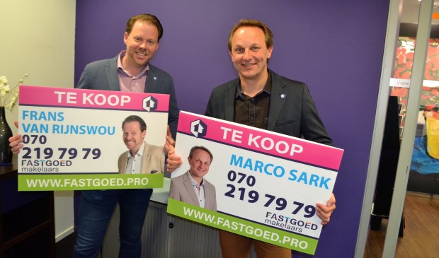 Marco Sark en Frans van Rijnswou spelen met de naam FASTGOED makelaars in op de snelheid van de huidige woningmarkt (foto: Inge Koot).