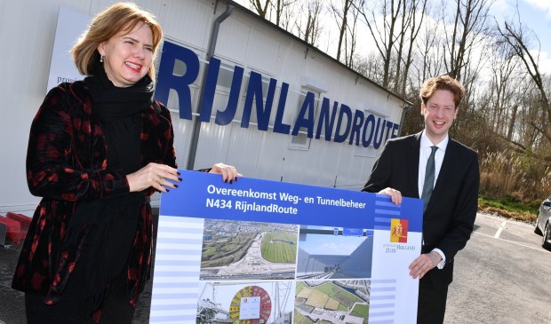 V.l.n.r. minister Cora van Nieuwenhuizen en gedeputeerde Floor Vermeulen (foto: PZH).