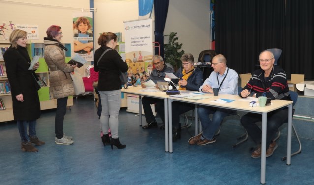 Stembureau 61, gevestigd in IKC De Waterlelie in de wijk Rokkeveen. Foto: Jan van Es