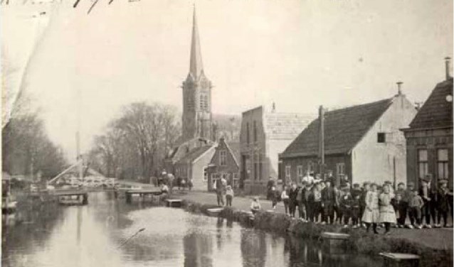 De Laurentiuskerk in Stompwijk rond 1910 (foto: collectie Frans van der Helm).
