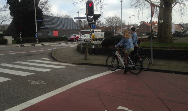 Een ernstig ongeluk bij de kruising van de Eerste Stationsstraat met de Karel Doormanlaan/Oranjelaan op 27 februari heeft de roep om noodmaatregelen doen toenemen. Tekst en foto's: Peter Zoetmulder / Postiljon