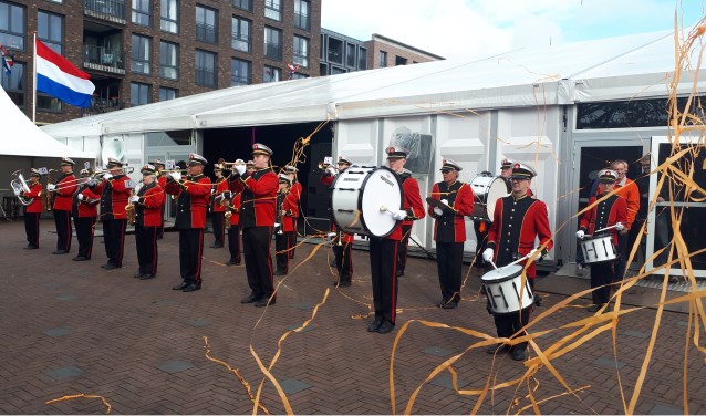 Ook bij de start van Koningsdag was de band paraat.