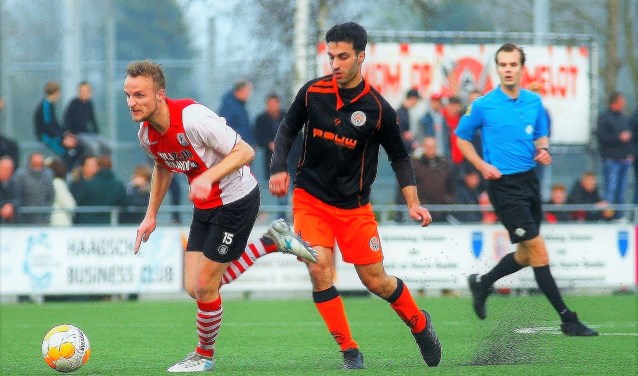 De gedreven Dave Hooijmans (RKAVV) maakt het seizoen in het 1e elftal af (foto: AW).