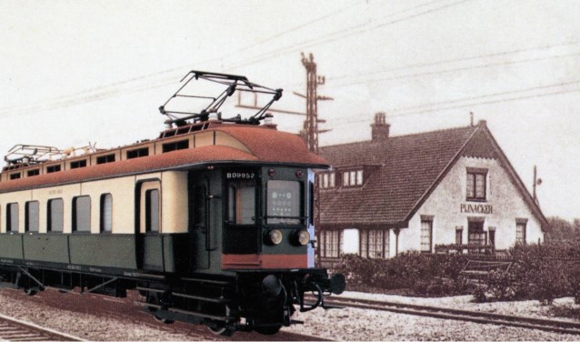 Trein bij voormalig treinstation Pijnacker.