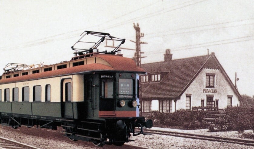 Trein bij voormalig treinstation Pijnacker.