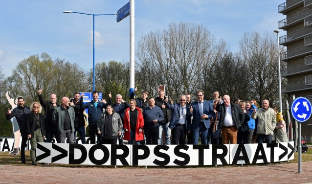 De (vastgoed)ondernemers van de Dorpsstraat gaan de winkelstraat nog sfeervoller maken. Tekst en foto: Renate Mamber