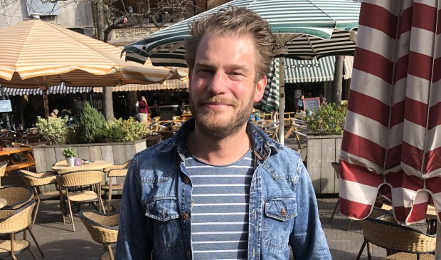 Tim Akkerman in het lentezonnetje. (foto: Marcel Mulhuyzen)