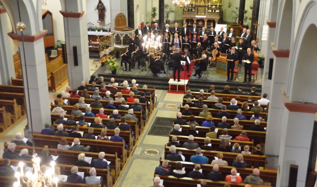 Het Concertkoor Zuid-Holland, L’Orchestre de Beaubourg en de solisten maakten er een prachtige uitvoering van. (Foto: Alex Walterbos)