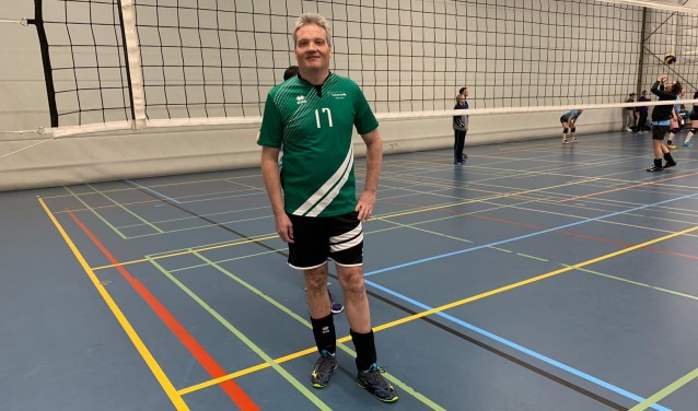 Jaap op het volleybalveld.