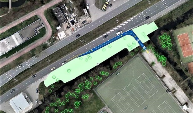 Luchtfoto van de situatie met de nieuw inrit ingetekend (fotobewerking: gemeente Leidschendam-Voorburg).