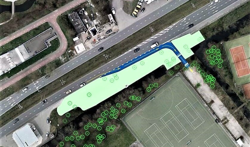 Luchtfoto van de situatie met de nieuw inrit ingetekend (fotobewerking: gemeente Leidschendam-Voorburg).
