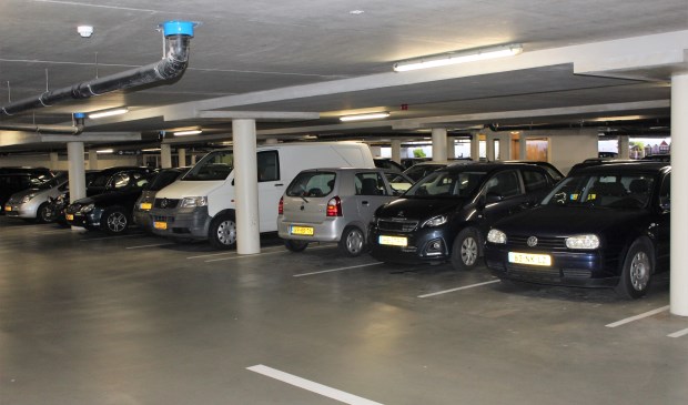 De parkeergarage Damcentrum wordt voorzien van een blauwe zone (archeiffoto).
