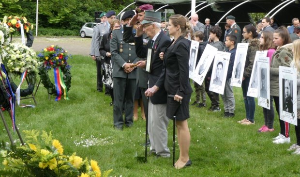 De nog krasse 102-jarige grenadier Paul Moerman bezoekt ieder jaar de herdenking.