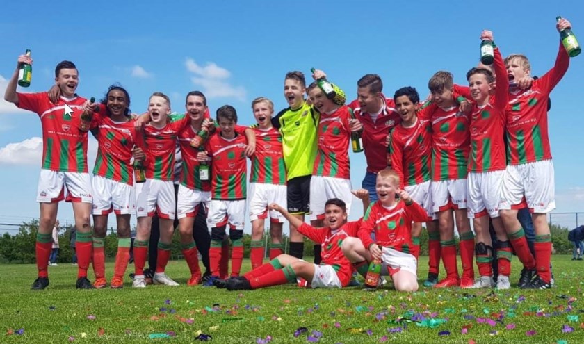 DSO JO 14-3 met de beker. Foto: pr