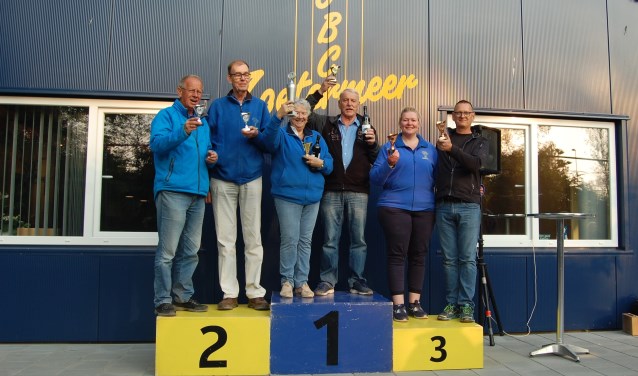 1. Miep Kalveen en Gerard Langeree 2. Piet Molema en Cor Lens 3. Annemiek de Vos en Gerrit Ouwerkerk. Foto: pr