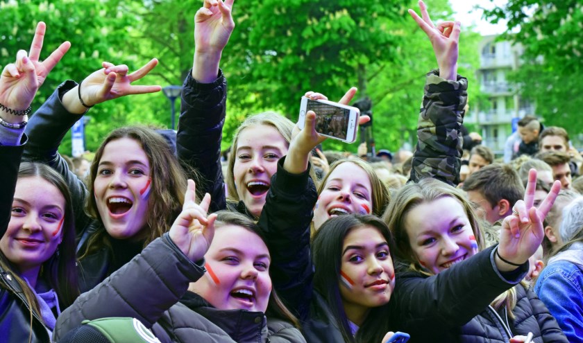 Veel jong publiek, dansend, filmend en zingend. Een mooi Zoetermeers feest in het teken van de vrijheid. Tekst en foto's: Jerrold Mallee