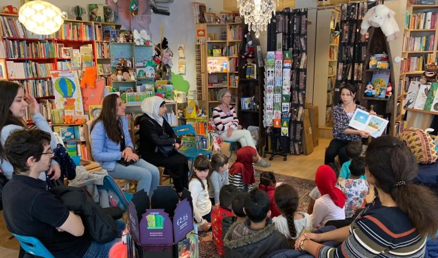 Stichting Piëzo doneerde de prentenboeken in het kader van de leesbevorderingscampagne 'geef een prentenboek cadeau'. Foto: pr