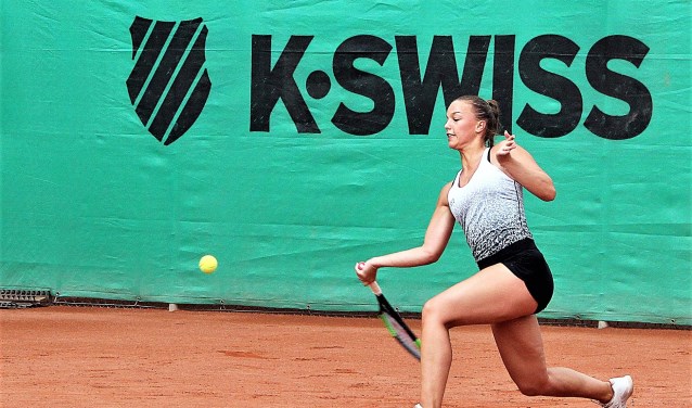 Sem Wensveen in actie voor tennisvereniging LTC Leeuwenbergh op Sportpark Leeuwenbergh (foto: pr LTC Leeuwenbergh).