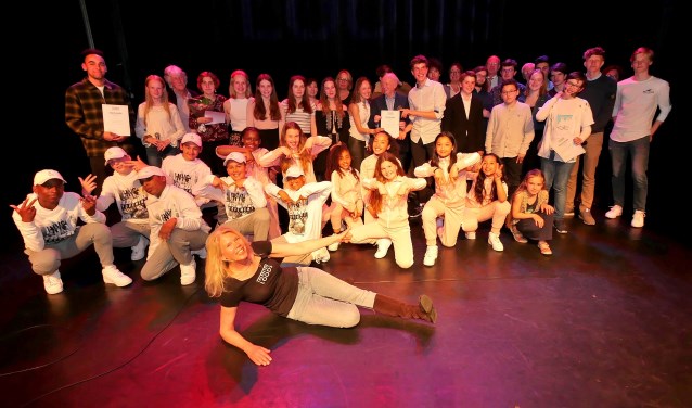 De deelnemers aan de Slotavond van het Open Podium van Talentenloods (foto: Ot Douwes).