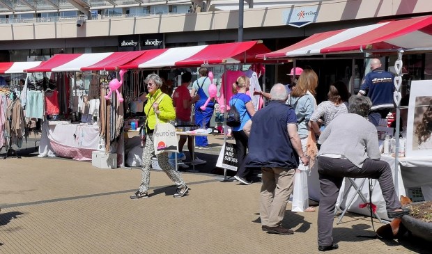 De Voorjaarsmarkt op De Julianbaan (archieffoto DJ).