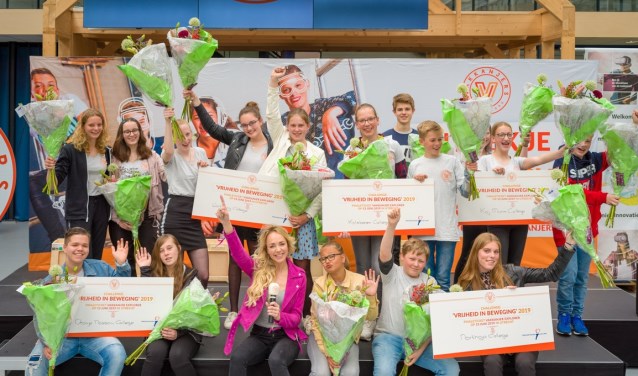 De winnende teams tijdens de prijsuitreiking van de halve finale van Vakkanjers in Den Haag. Linksonder het ONC. Foto: Olivier Huisman