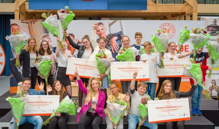 De winnende teams tijdens de prijsuitreiking van de halve finale van Vakkanjers in Den Haag. Linksonder het ONC. Foto: Olivier Huisman