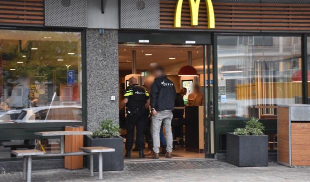 De politie startte na de poging tot overval direct met een onderzoek (foto: Sebastiaan Barel / Regio15).