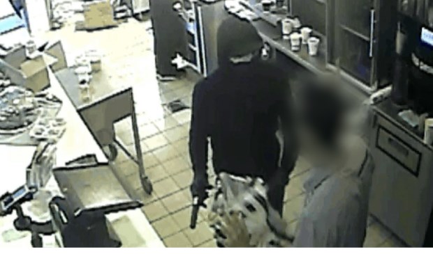 Camerabeelden overval op McDonald's.