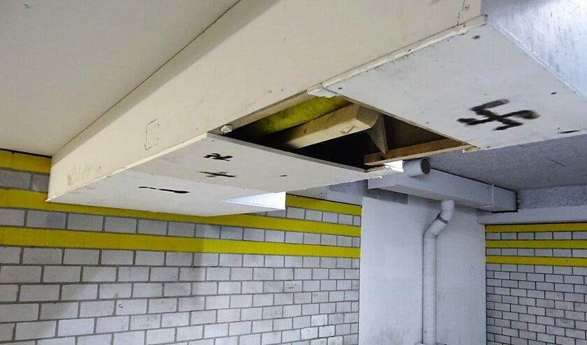 Vernielingen, bekladding, diefstal en overlast zijn aan de orde van de dag in de parkeergarage aan De Oude Haven (foto: Ap de Heus).