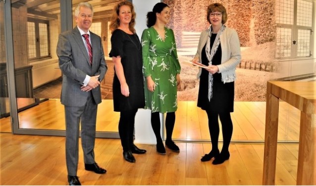 V.l.nr. Geurt Thomas, Karijn de Jong, Lonneke van den Berg van Benutten zoals Bedoeld en wethouder Juliette Bouw (foto: pr).