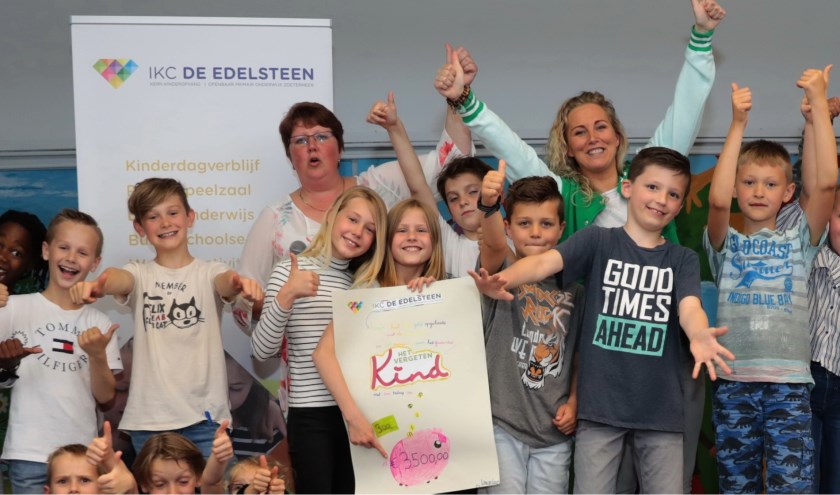 Leerlingen van de Edelsteen met Anita van der Voort en juf Cynthia. Foto: Jan van Es