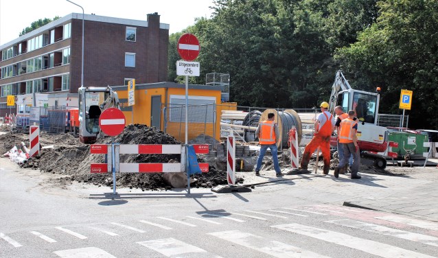Werkzaamheden op de Nieuwstraat/Venestraat zorgen geregeld voor een verkeerschaos in Leidschendam-Zuid en het Damcentrum (foto: DJ).