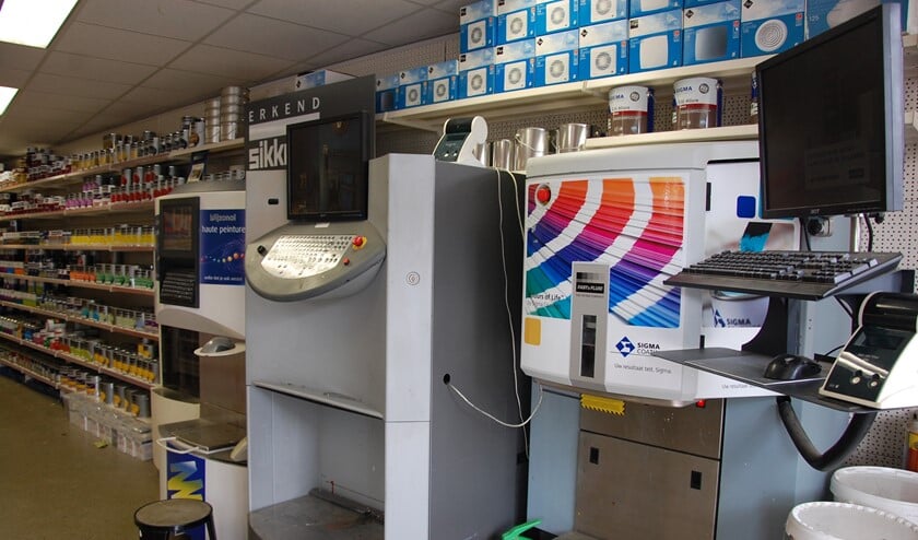 De drie professionele verfmerken, Sigma, Sikkens en Wijzonol hebben elk een eigen mengmachine, klaar terwijl u wacht!