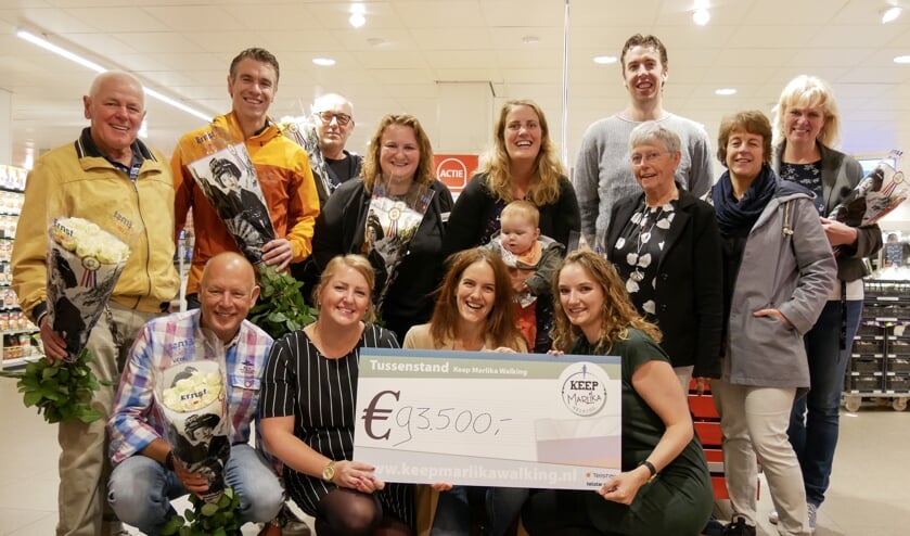 Bij Plus Sabine Zondag werden door SkippyPePijn kinderopvang, Boekhandel van Atten, Kerabijoux en Kom in de Kas bekend gemaakt hoeveel hun acties in totaal hebben opgebracht.