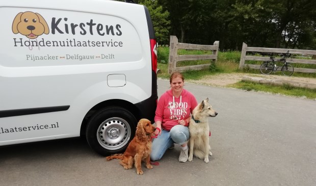 Kirsten Hazeu met haar eigen hond Zimba (rechts).