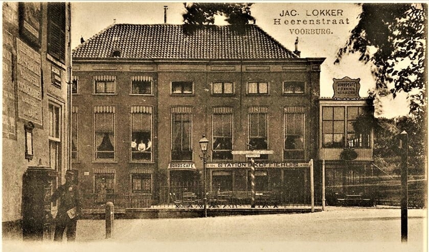 Stationskoffiehuis aan de Herenstraat in Voorburg ca. 1900 (archieffoto).