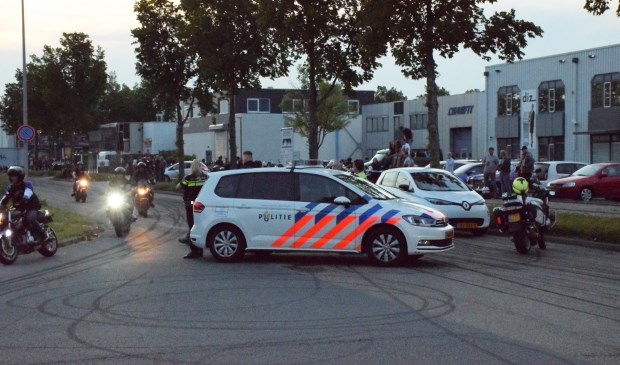 Voortijdig einde van motorstunts op Lansinghage in Zoetermeer. Foto: AS Media