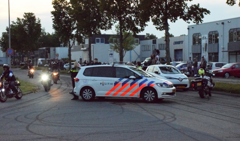 Voortijdig einde van motorstunts op Lansinghage in Zoetermeer. Foto: AS Media