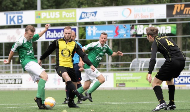 Jasper Koning (SEV) scoort al na 1 minuut het openingsdoelpunt, maar het mocht niet baten (foto: Rik Driessen).