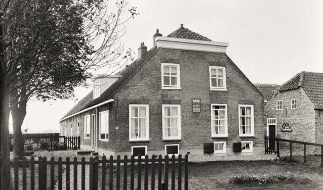 Een van de 92 boerderijen die in het boek worden beschreven: Boerderij De Olyphant van de familie Steeneveld aan de Nieuwkoopseweg.