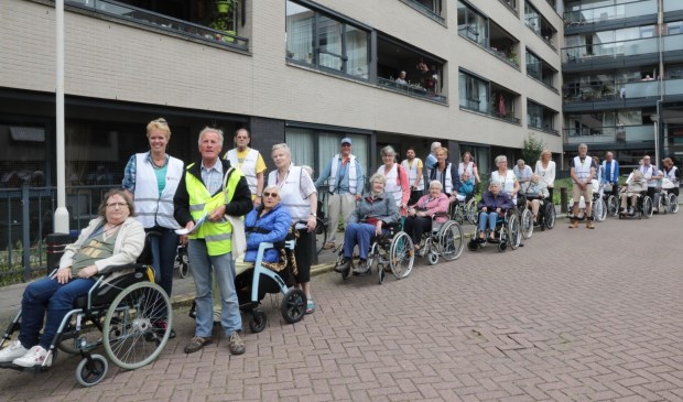 Klaar voor de start bij locatie Albrandswaard in Meerzicht. De deelnemers voltooien routes van ongeveer 4 km rondom de desbetreffende locatie. Foto: Jan van Es
