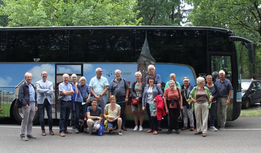 De leden van De Verbeelding op schoolreisje met de Sponsorbus naar het Kröller Müller Museum.