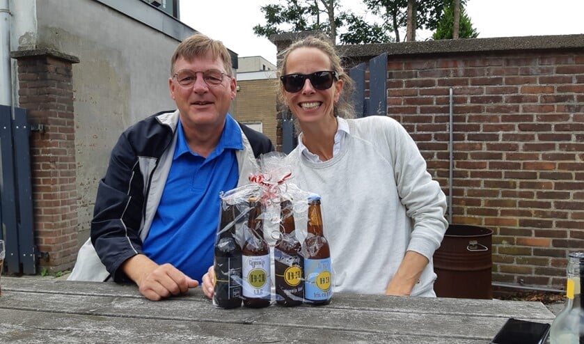 Anouk Wensveen kreeg een paar lekkere biertjes van de politicus.