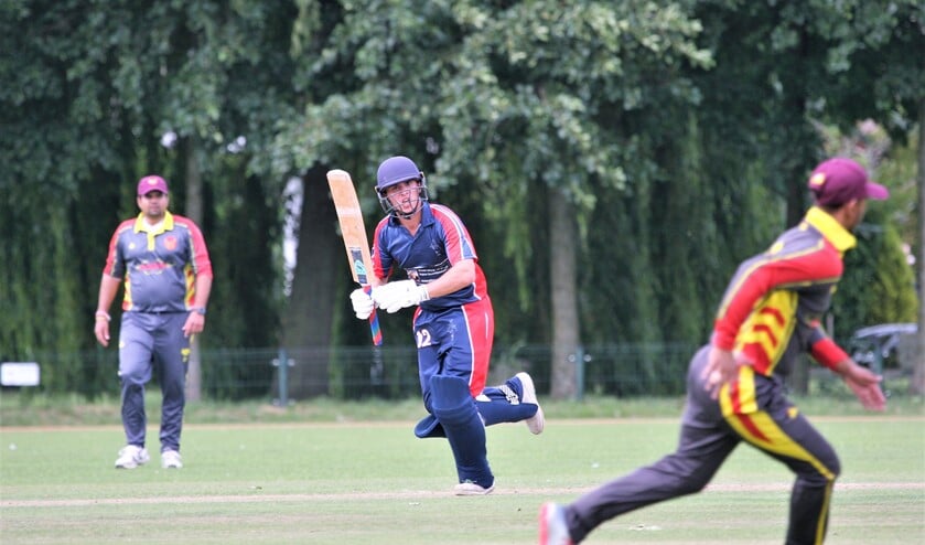 Ondanks scores van 107 en 52 runs kon Noah Croes de twee nederlagen niet voorkomen (foto: Catch of the Day BV).