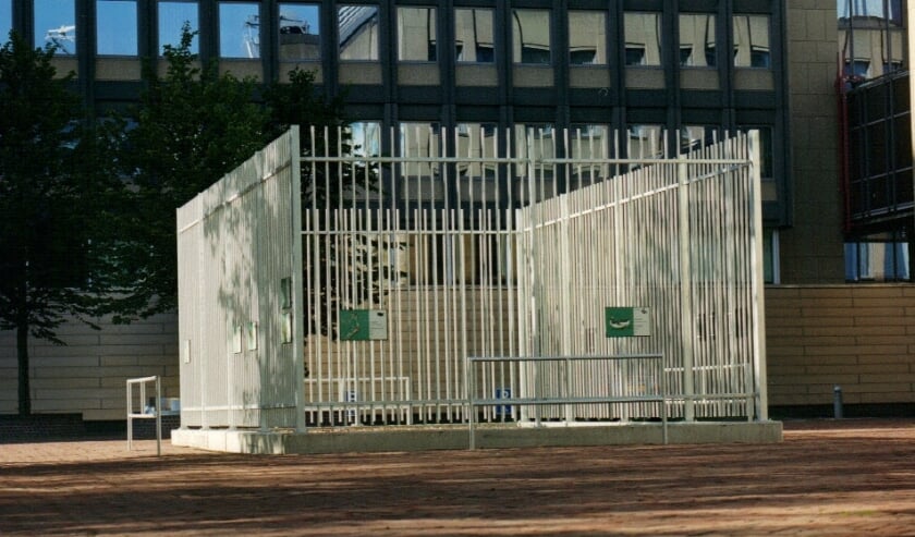 <p>Een monument voor het uitgestorven dier stond in 2001 al tijdelijk op het plein van Provinciehuis Zuid-Holland in Den Haag. Foto's: pr<br><br><br></p>