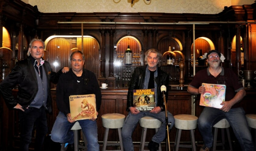 <p>Presentator Martin Reitsma (l.) ontving het schrijverstrio in zijn popprogramma. Tekst en foto: Martin Reitsma<br><br></p>